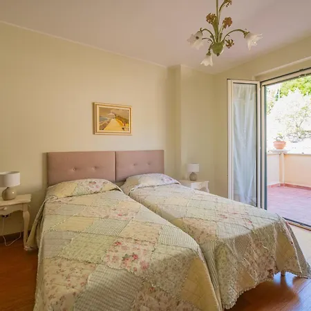 Sea View تاورمينا