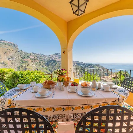 Sea View تاورمينا